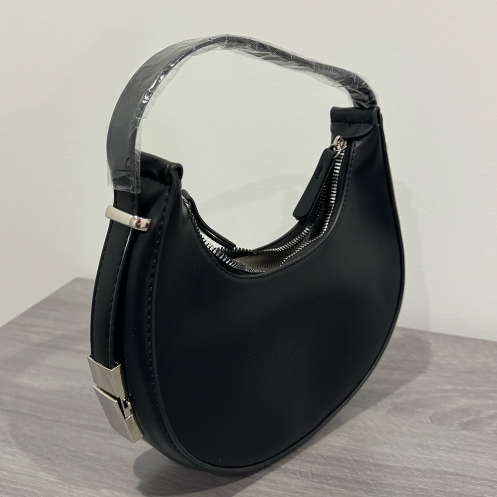 Influencer Inspired Black Faux Leather Zip Closure Handbag
